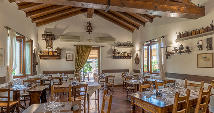 Le sale e gli spazi esterni dell'osteria del pozzo, oneda - Sesto Calende